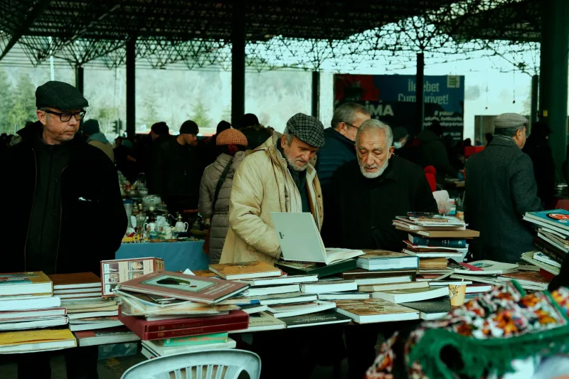 The Sunday Morning Marketplace That Built Community — And Then Got Replaced by an Algorithm